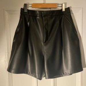 New Luxury Soaked bermuda/Shorts faux leather size L